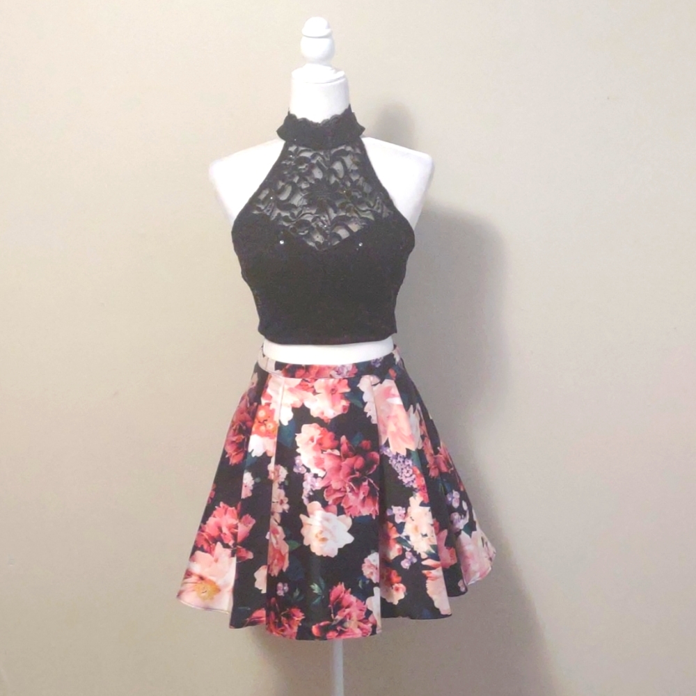 B. DARLIN two-piece dress. Size 7/8 Black lace/sequin top w/floral pleat…